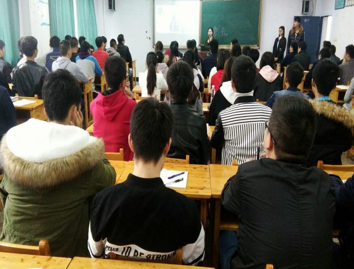 皇冠举办第九期“青马工程”暨第十二期业余团校培训班